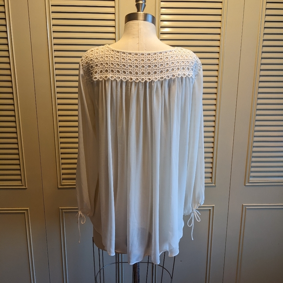 White Flowy Blouse - Picture 4 of 6